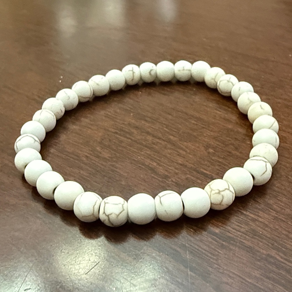 Anthropologie Howlite Beaded Stretch Bracelet!!🔥🔥🔥 - Picture 6 of 14